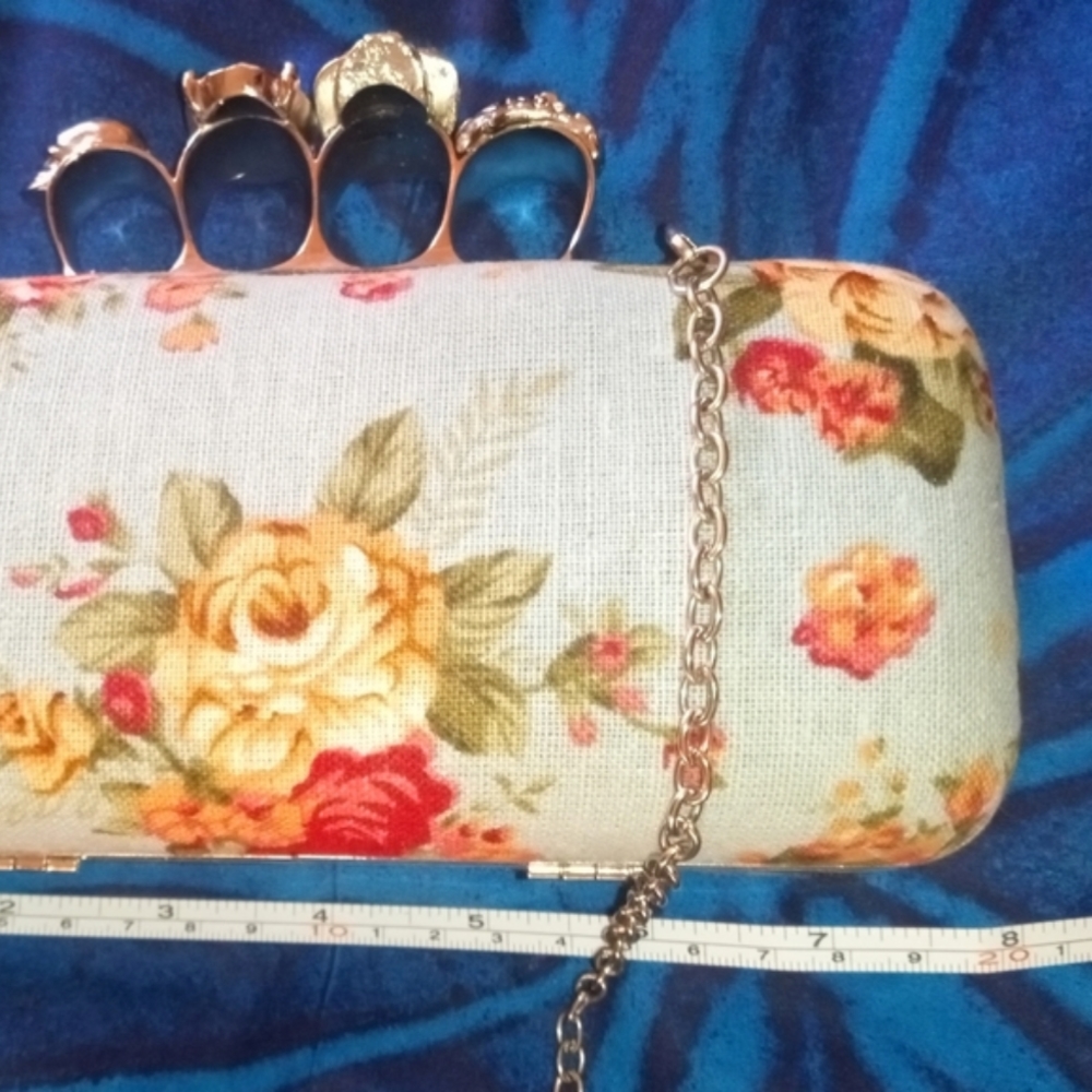 Alexander McQueen (Look Alike) Knuckle Clutch